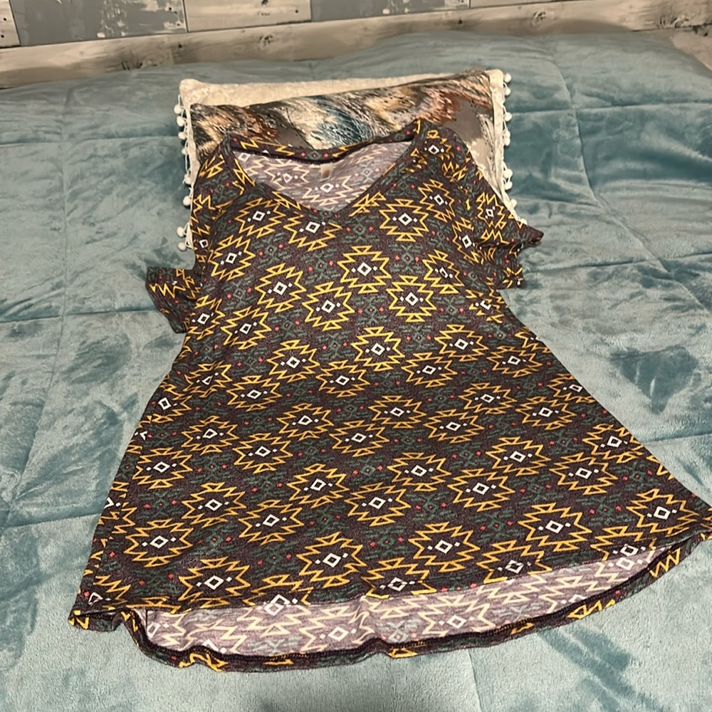 LuLaRoe Multi color tunic t shirt size XS